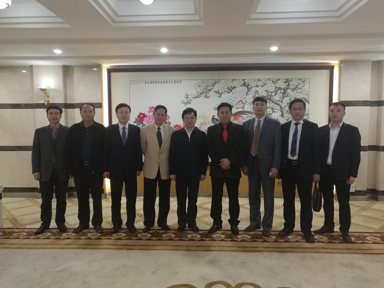 赣州市重点项目相关企业家座谈会——赣州市市委常委常务副市长李恭进亲切接见各企业代表